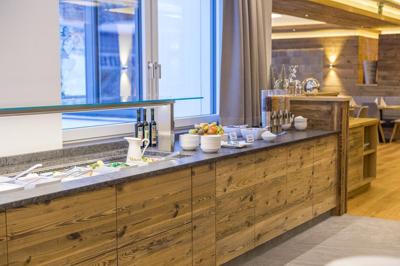 Ofentuerl Alpine Living Aparthotel Flachau Exterior photo