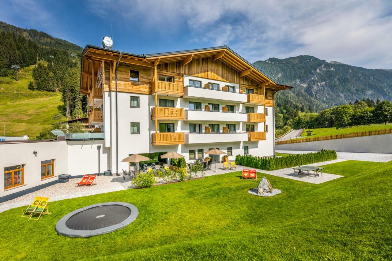 Ofentuerl Alpine Living Aparthotel Flachau Exterior photo